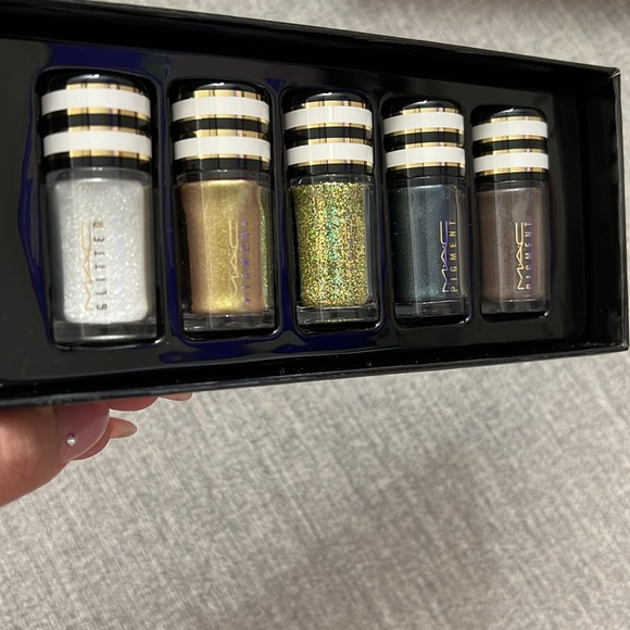 Mac Cosmetics Limited Edition Pigments, New In Box - Picture 2 of 5